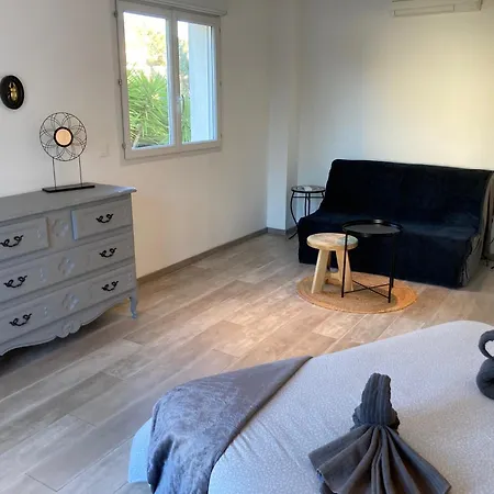 Les Alizes Côté Jardin Proche Bord De Saint-Raphaël