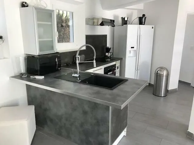 Les Alizes Côté Jardin Proche Bord De Villa *