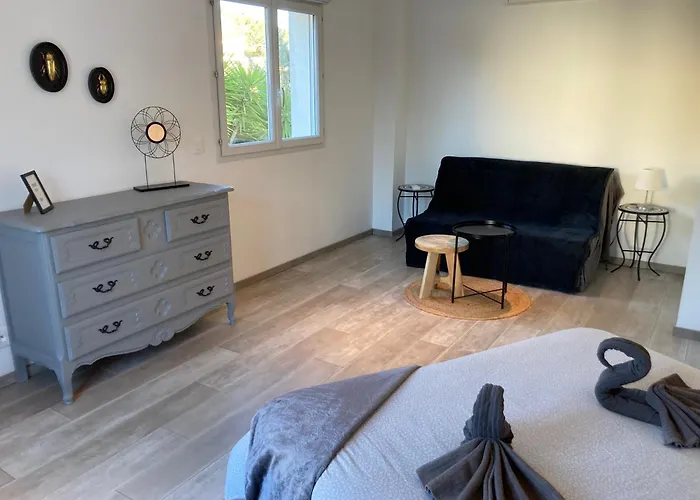 Les Alizes Côté Jardin Proche Bord De Saint-Raphaël