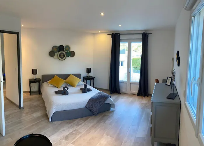 Les Alizes Côté Jardin Proche Bord De Saint-Raphaël