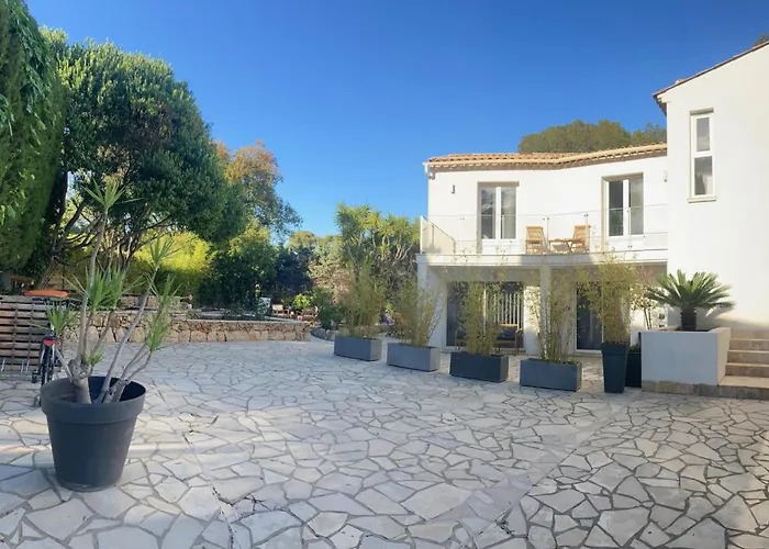 Les Alizes Côté Jardin Proche Bord De Saint-Raphaël