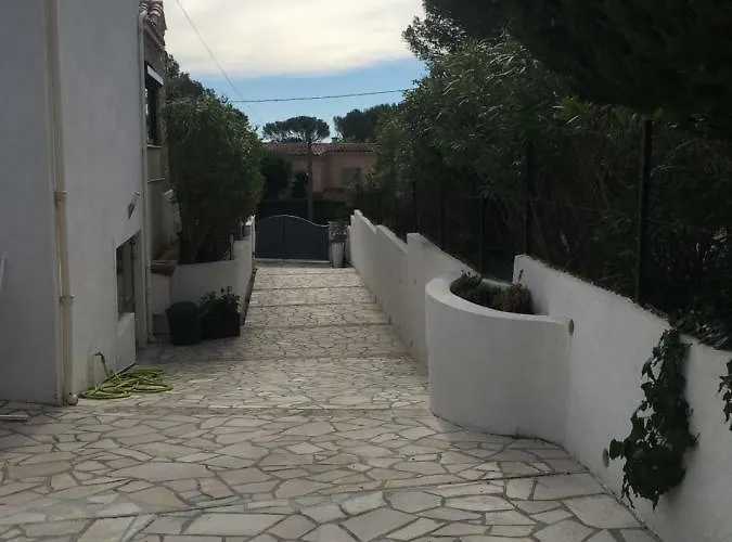 Les Alizes Côté Jardin Proche Bord De Villa Saint-Raphaël